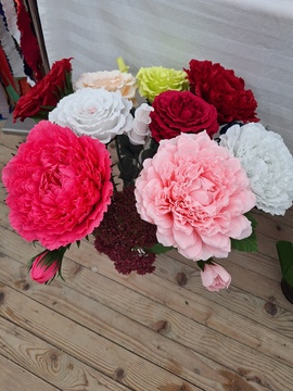 Tuhinjska dolina spet polna cvetja iz krep papirja (7)